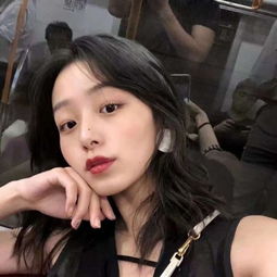 可爱美眉开网吧